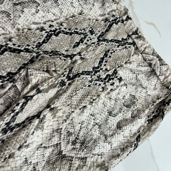 Snake print stretchy bell bottoms size small - Picture 3 of 6
